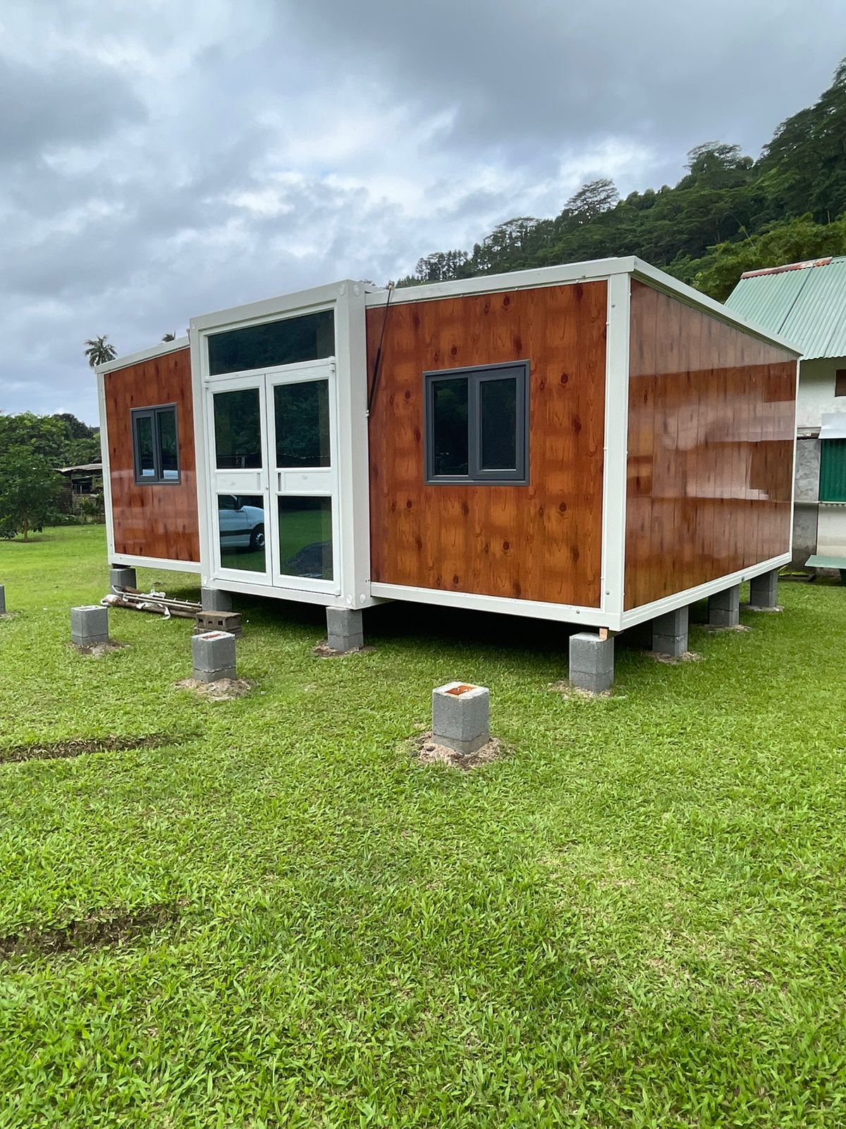expandable container house;folding and expanding house