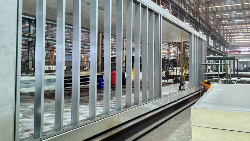 Prefabrication of light steel structure houses is in progress.