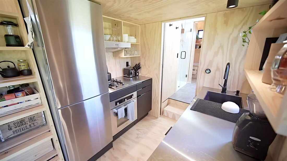 shipping container conversion house;